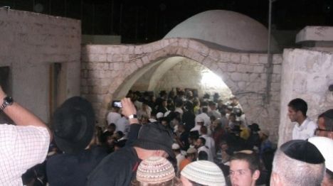 ט"ו באב תשע"ז: אלף מתפללים הגיעו ליוסף הצדיק
